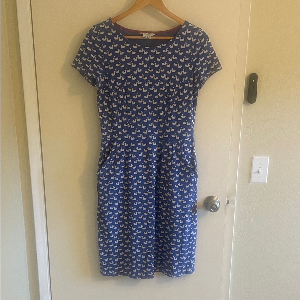 Boden Phoebe Jersey Dress - Santorini Blue Swans